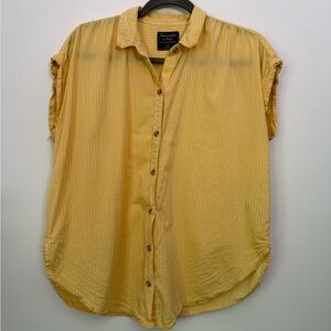 Abercrombie‎ & Fitch Gold Notched Collar Cap Sleeve Shirt